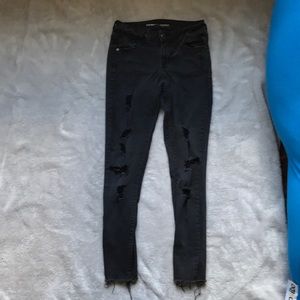 Mid-rise Rockstar jeans. Form fitting, stretchy